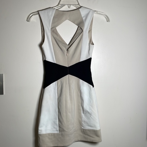 Bebe Dress 3 color Block tan white black Size 0, XS - Picture 4 of 7